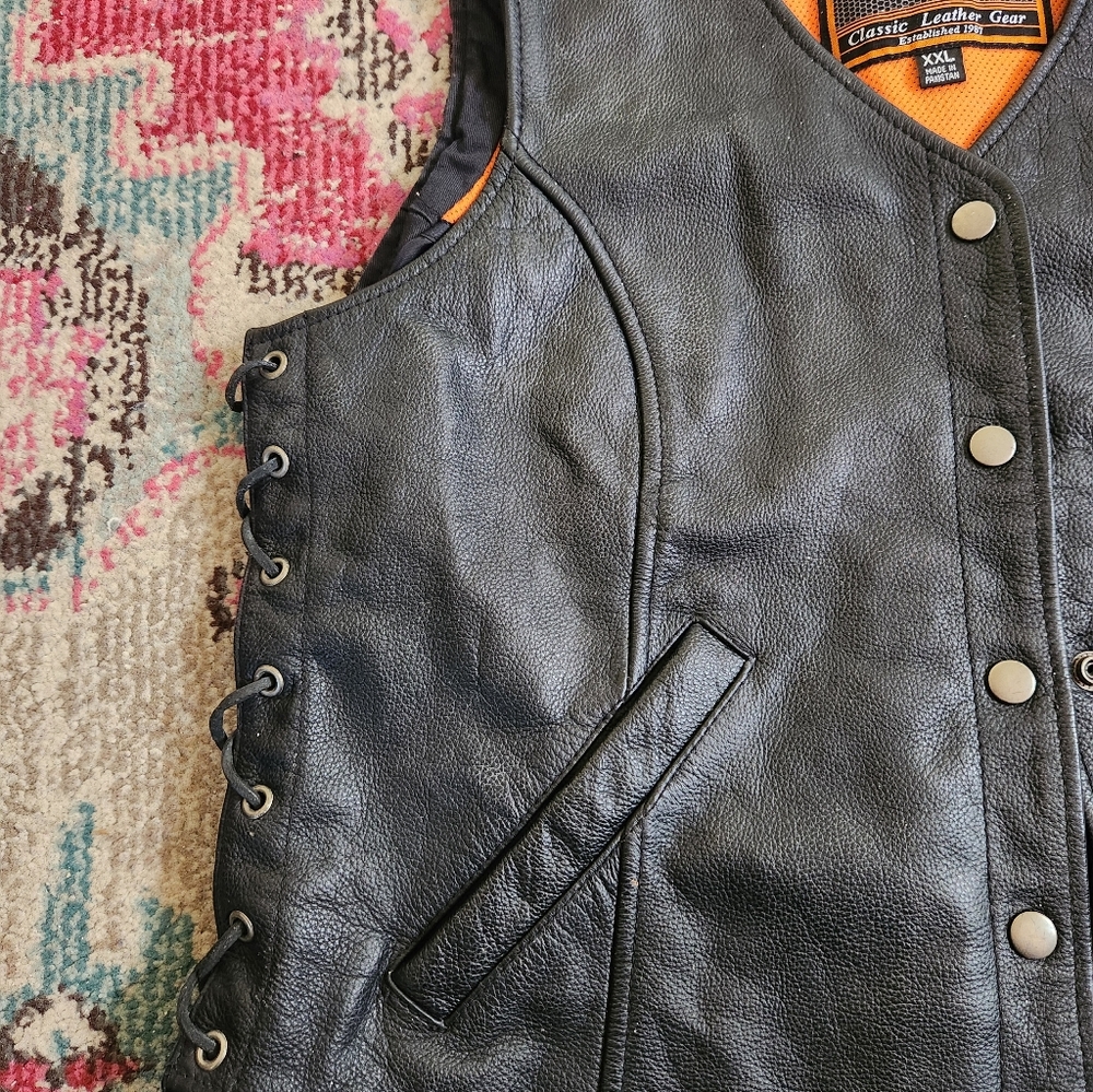 Womens Black Leather Vest W/Lace-Up Sides - Picture 2 of 11